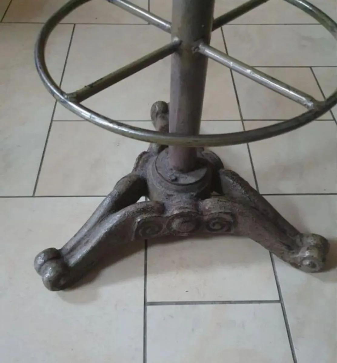 Tractor seat high bar stool red - Image 3