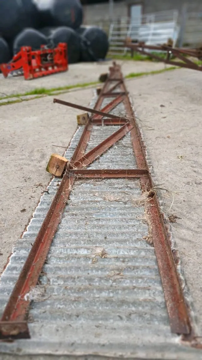 Steel trusses 30ft x 5 - Image 2