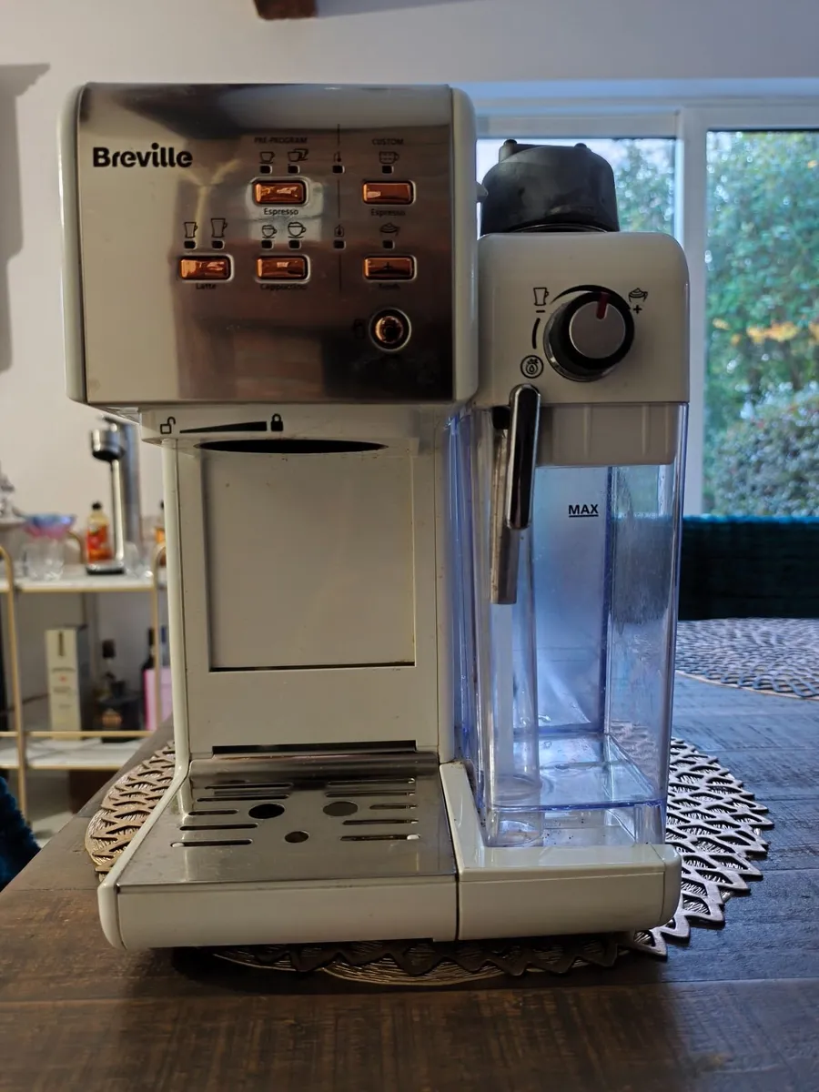 Breville Coffee Machine (espresso/americano/latte)