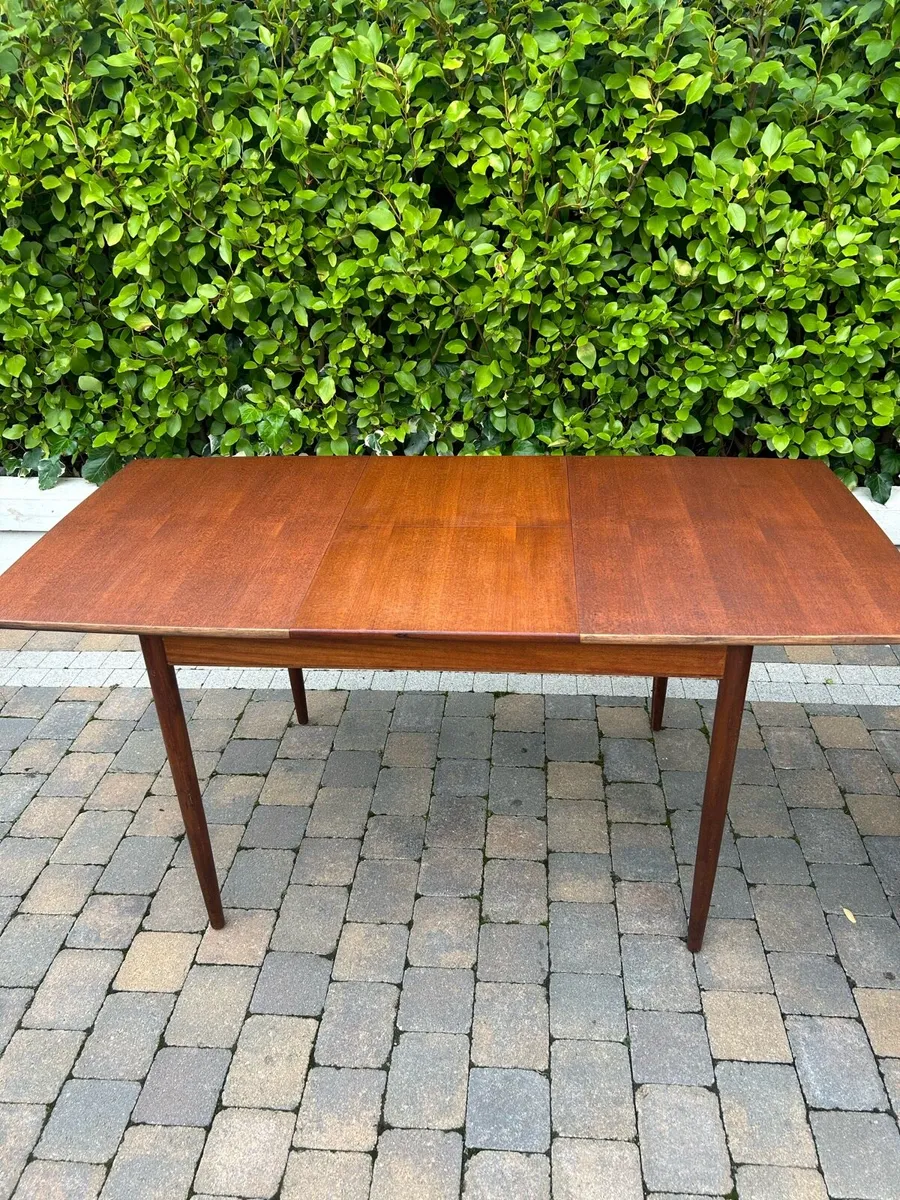 Greaves and Thomas extendable dining table - Image 3