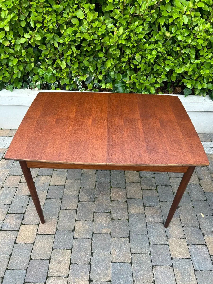 Greaves and Thomas extendable dining table - Image 4