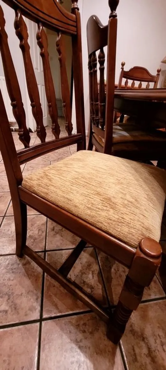 Dining Table and chairs - Image 4