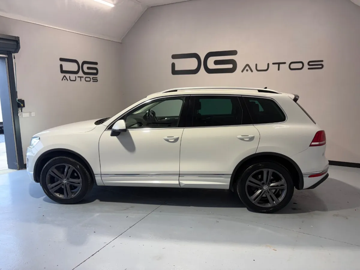 Volkswagen Touareg R line -5 Seater Business Utili - Image 1