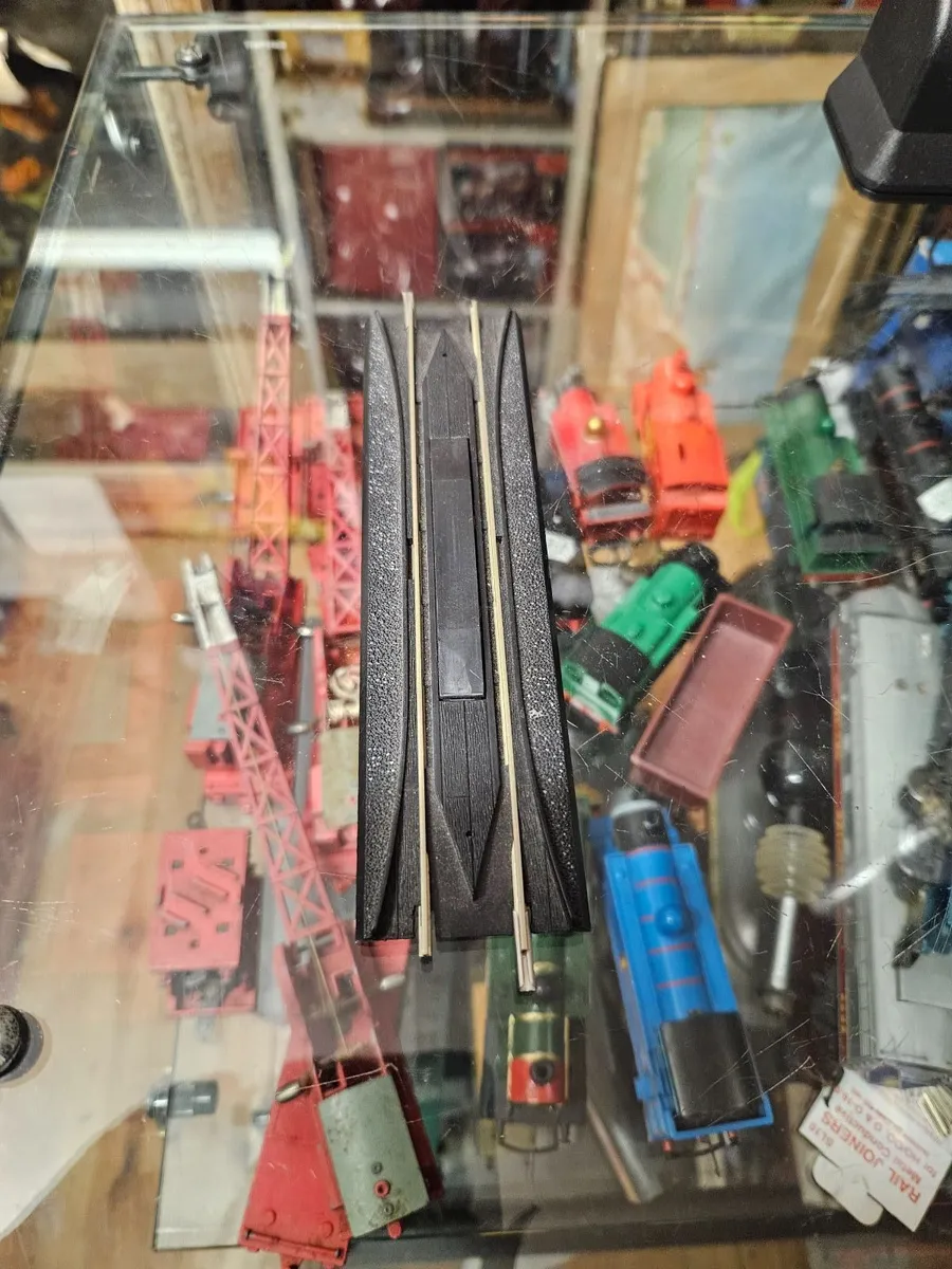 Hornby OO Gauge Rerailer Uncoupler - Image 1