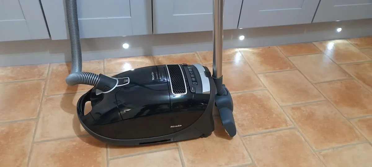 Miele vacuum hoover cleaner - Image 1