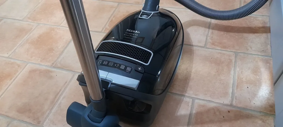 Miele vacuum hoover cleaner - Image 3