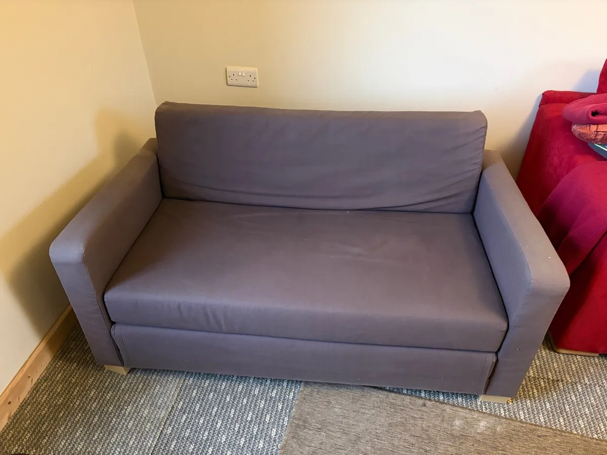 Small loveseat - BO - Image 1