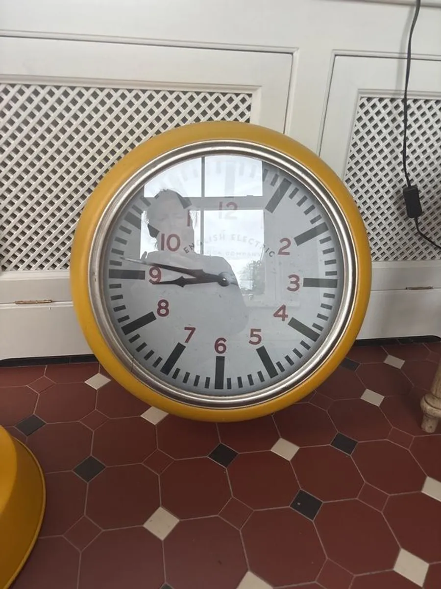 large clock and pendant light - Image 1