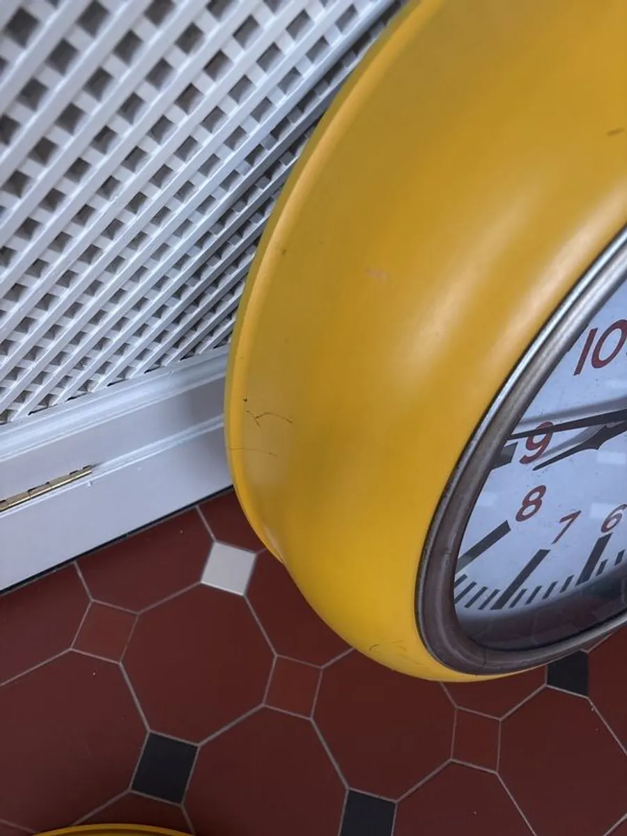 large clock and pendant light - Image 4