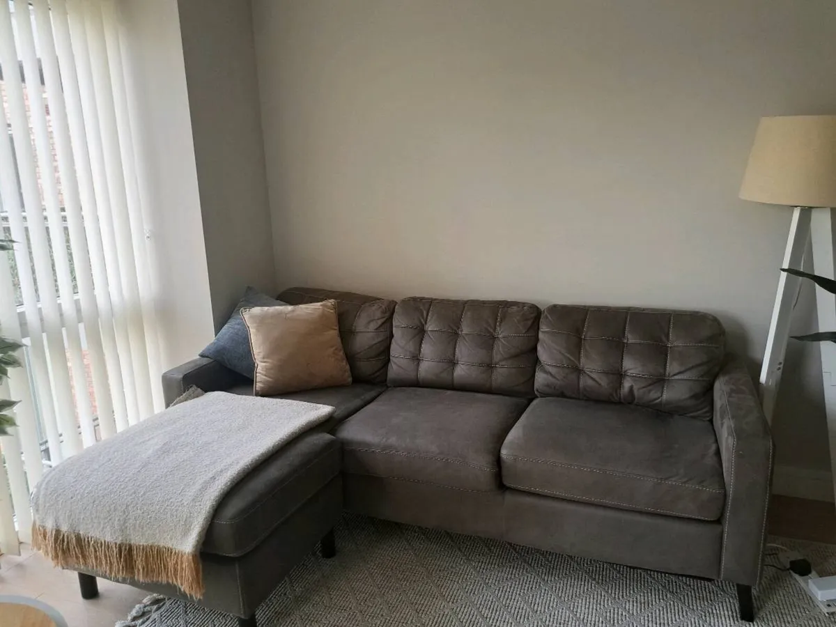 Corner sofa for sale - Image 1