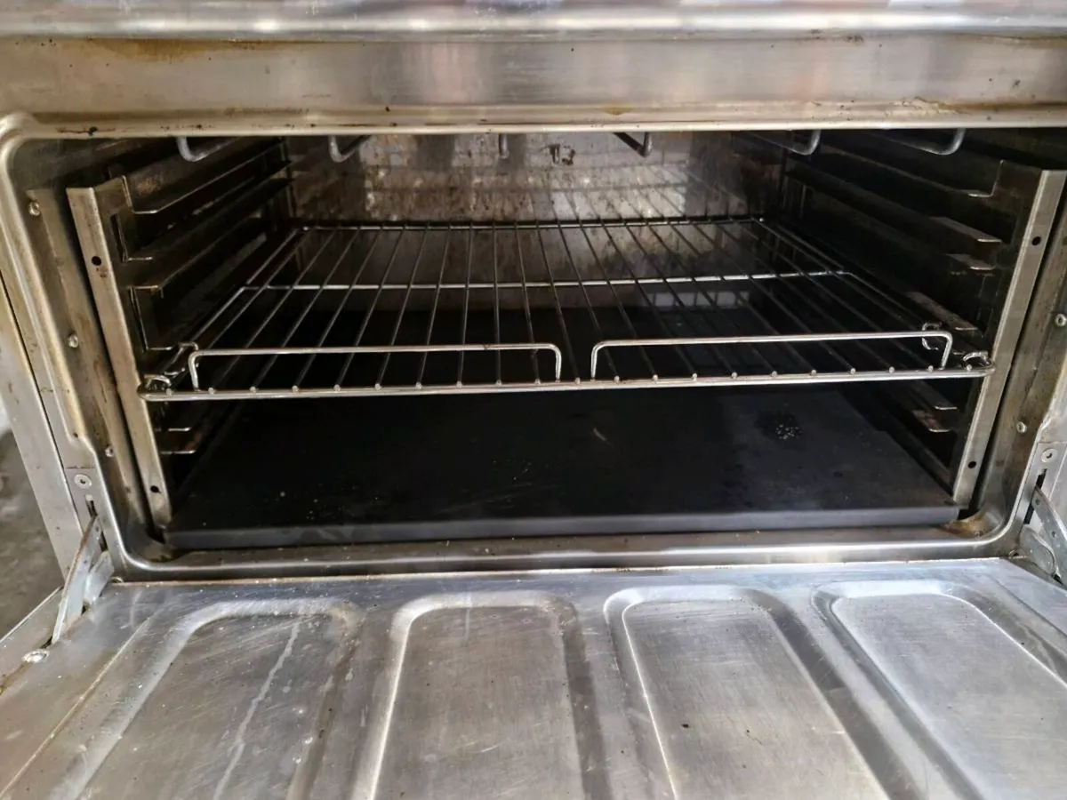 Bertos Heavy Duty Range 6 Ring Cooker - Image 3
