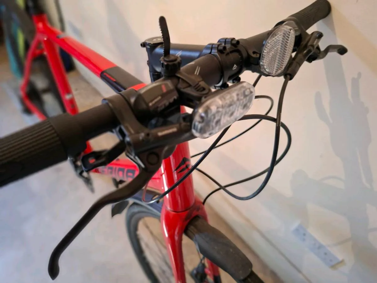 Merida speeder 200 hybrid bike - Image 1