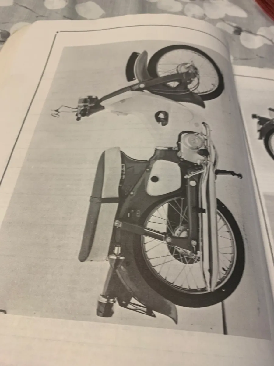 HondaC50,C70,C90 workshop Manual - Image 4