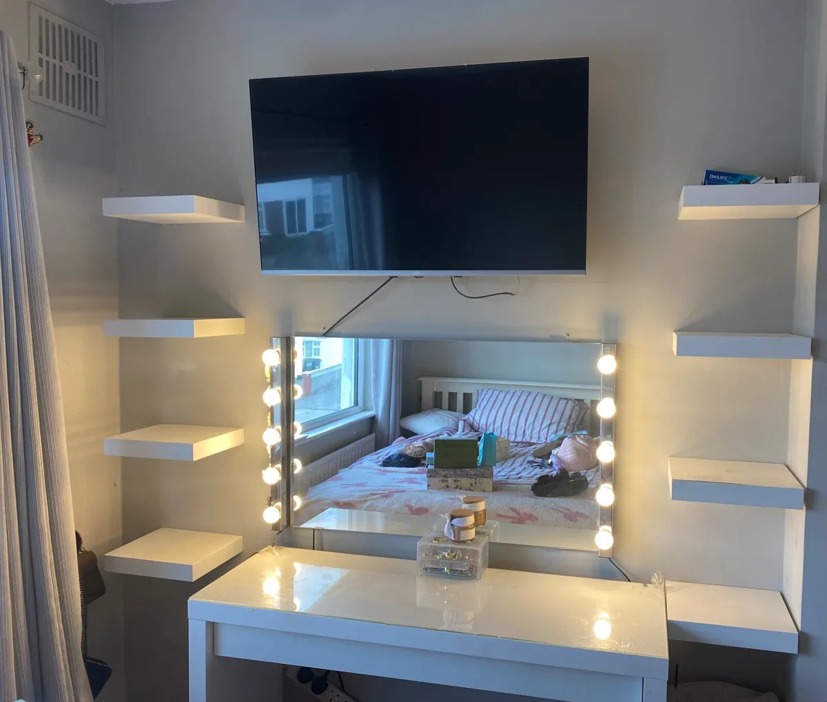 Vanity area set up - Image 3