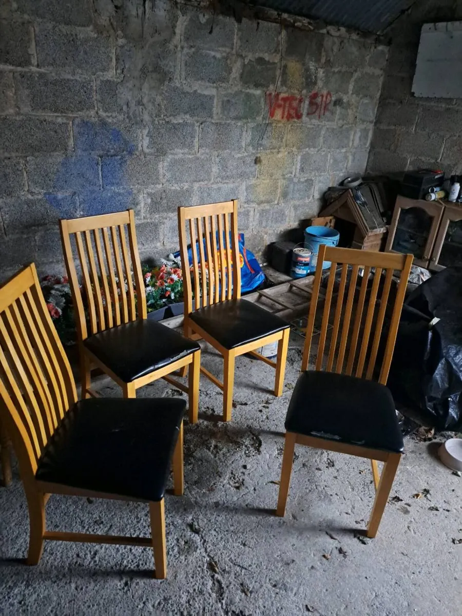 Table & Chairs - Image 4