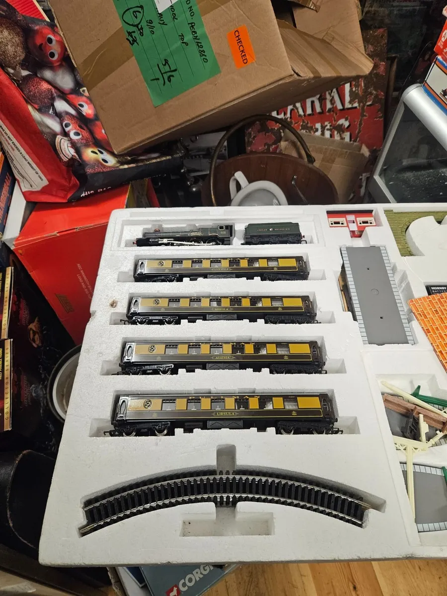 Hornby Silver Jubilee Pullman Train Set - Image 2