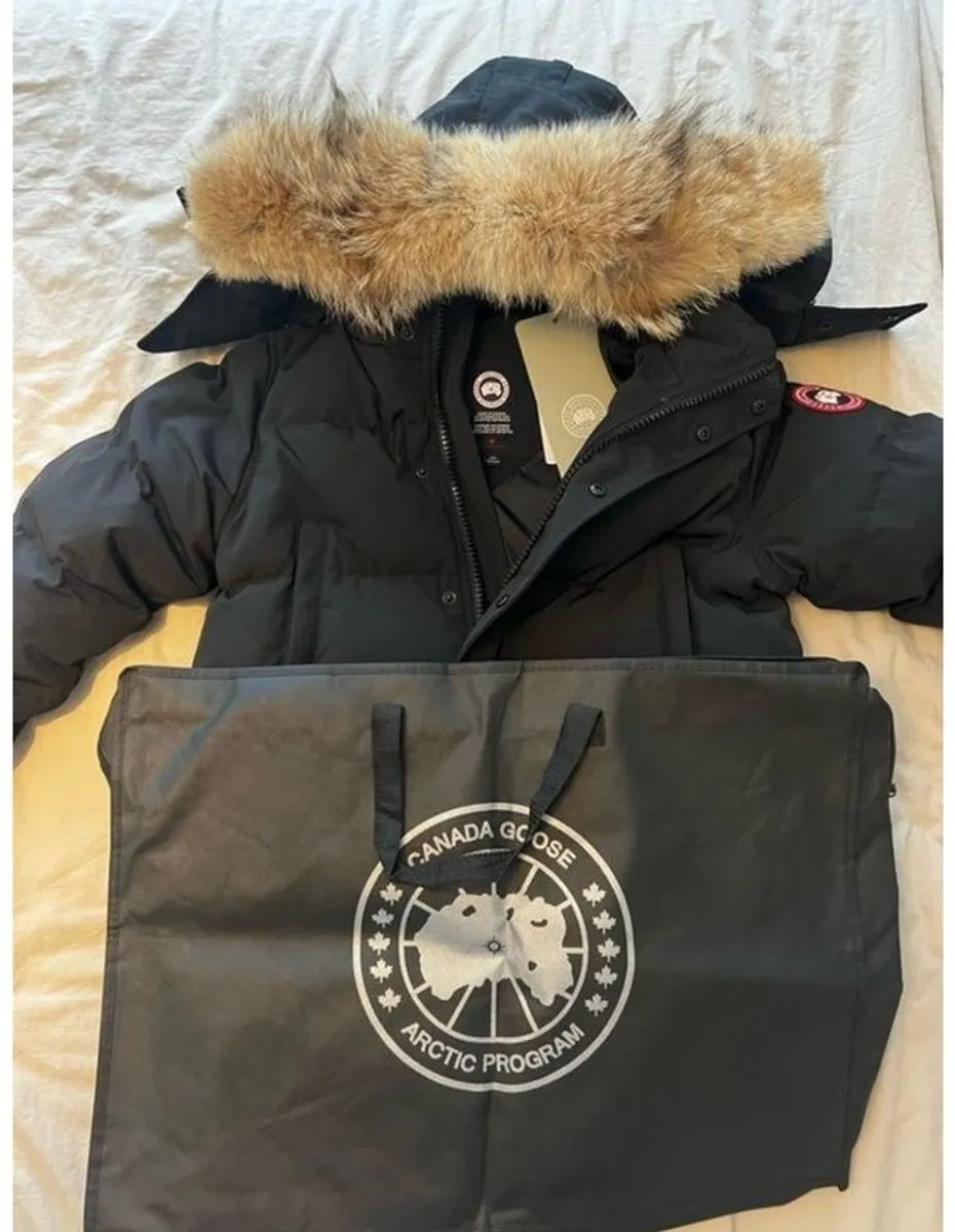 Canada Goose Wyndham Parka - Image 2