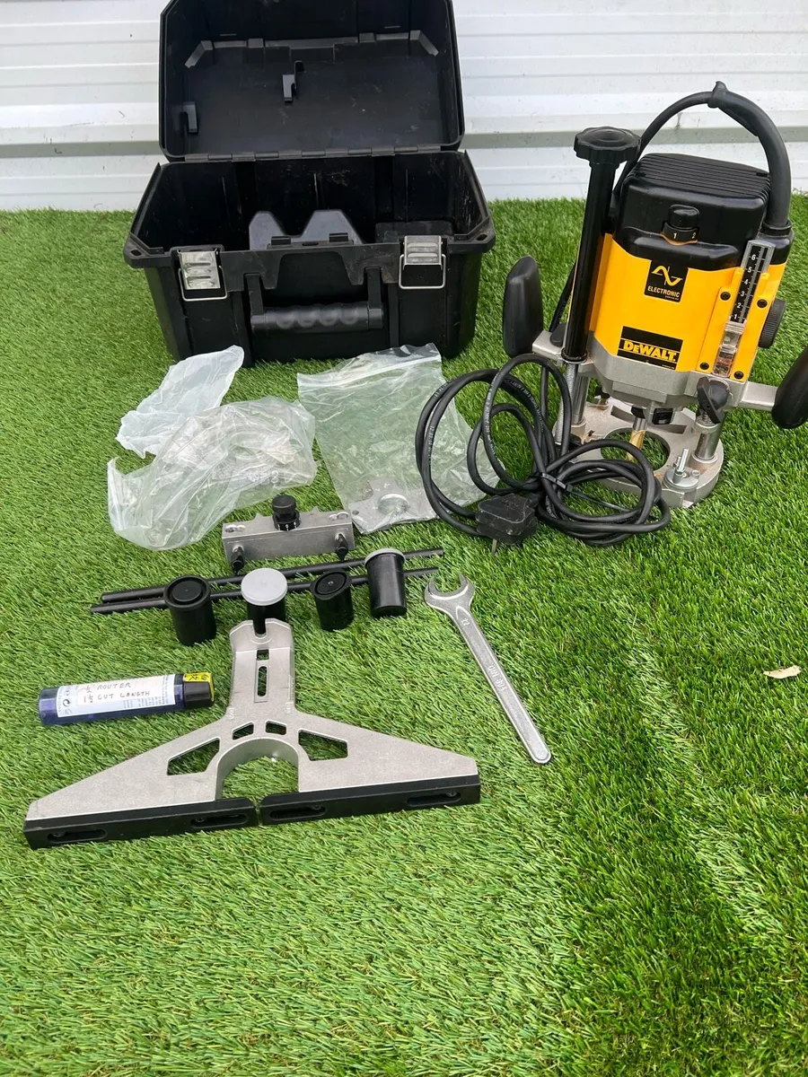 Router Dewalt 625E 1/2 router New in box - Image 1