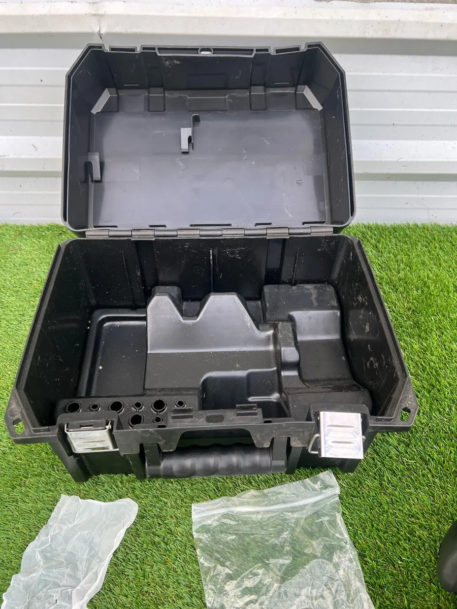 Router Dewalt 625E 1/2 router New in box - Image 2