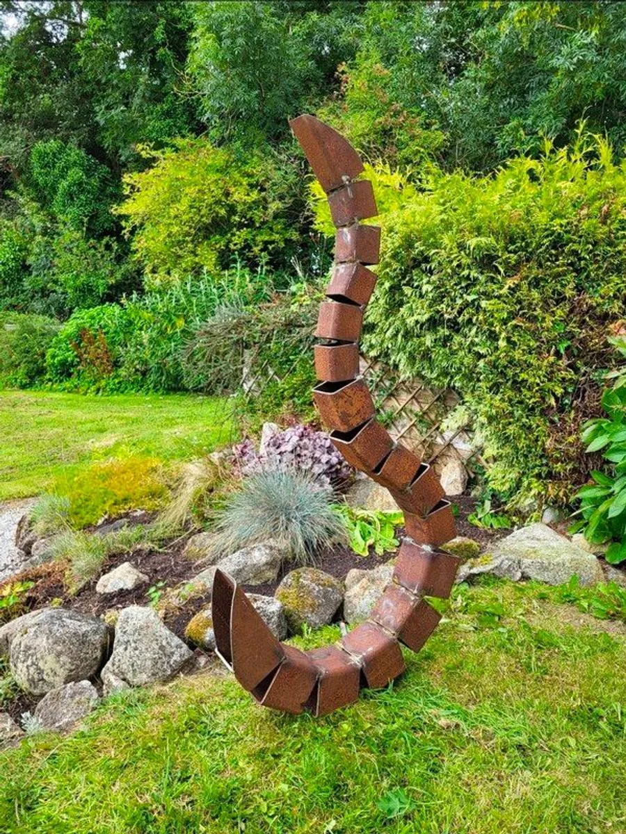Rustic outdoor sculpture - Image 2