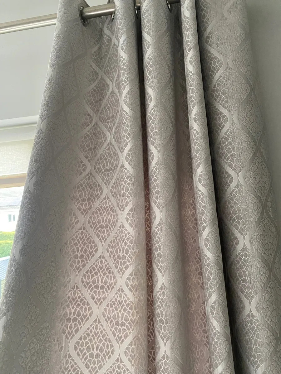 Grey diagonal design Curtains - Image 1