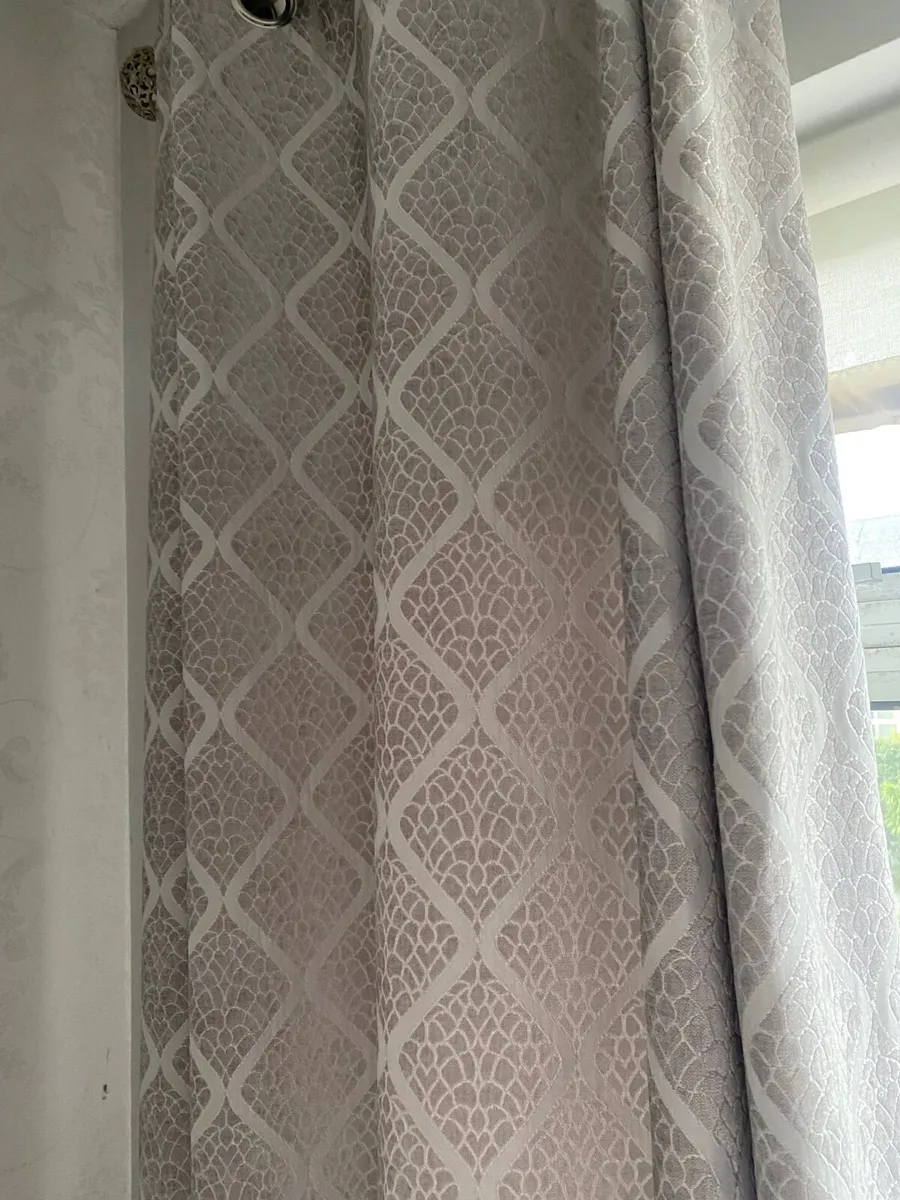 Grey diagonal design Curtains - Image 3