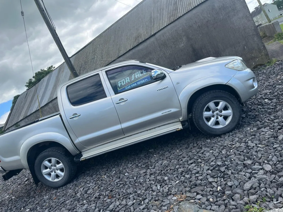 Toyota Hilux - Image 2