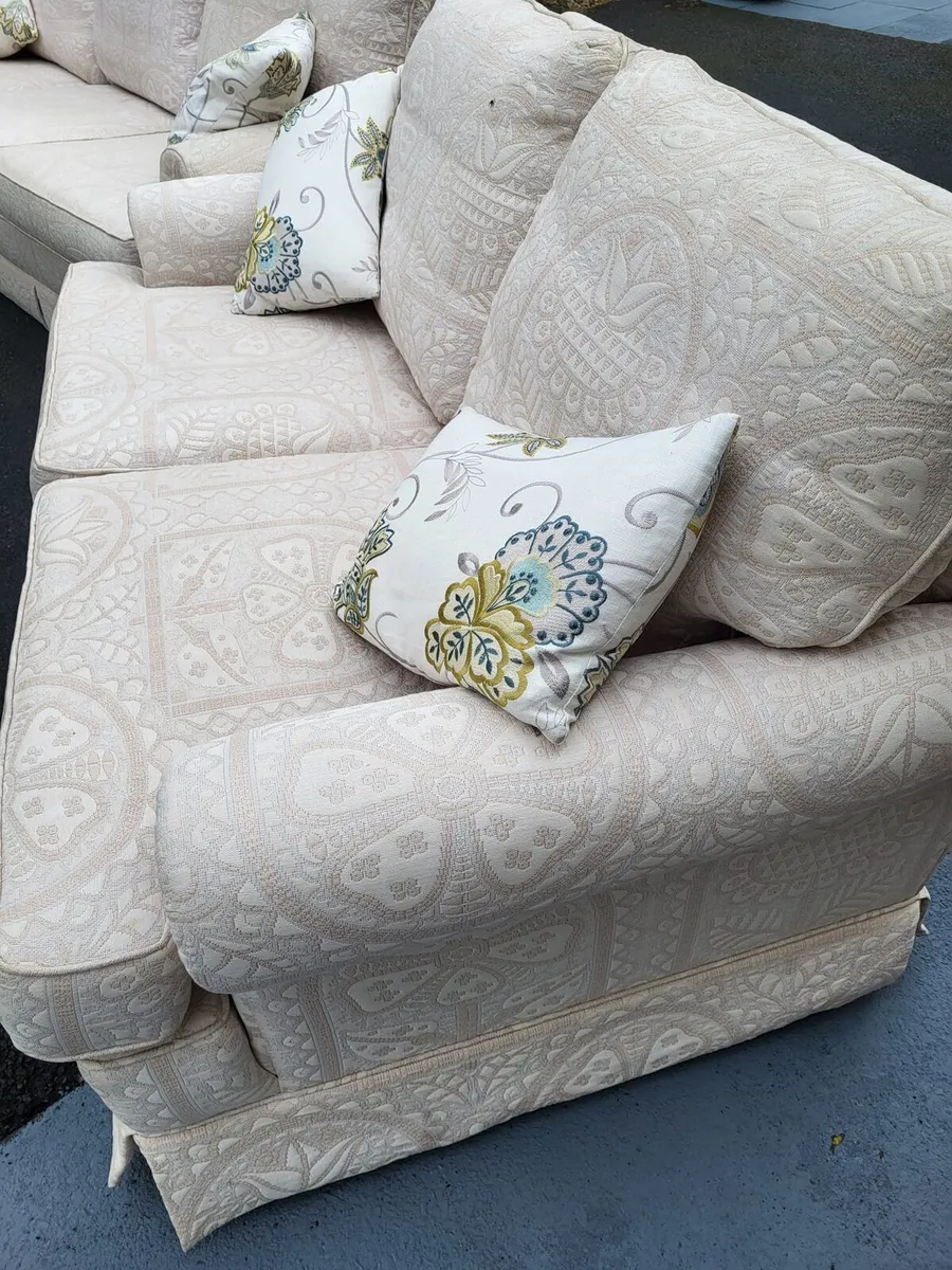 3+2 seater sofas - Image 2