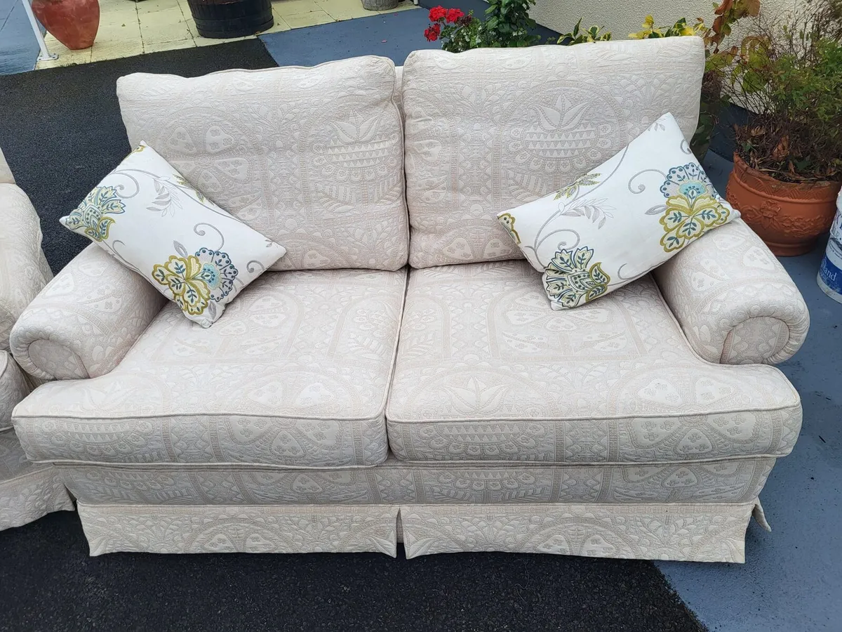 3+2 seater sofas - Image 3