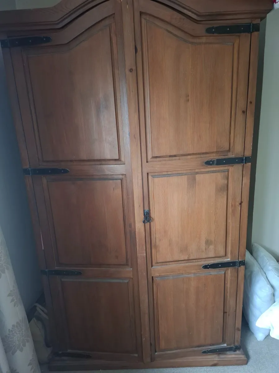 Bedroom furniture - Image 4