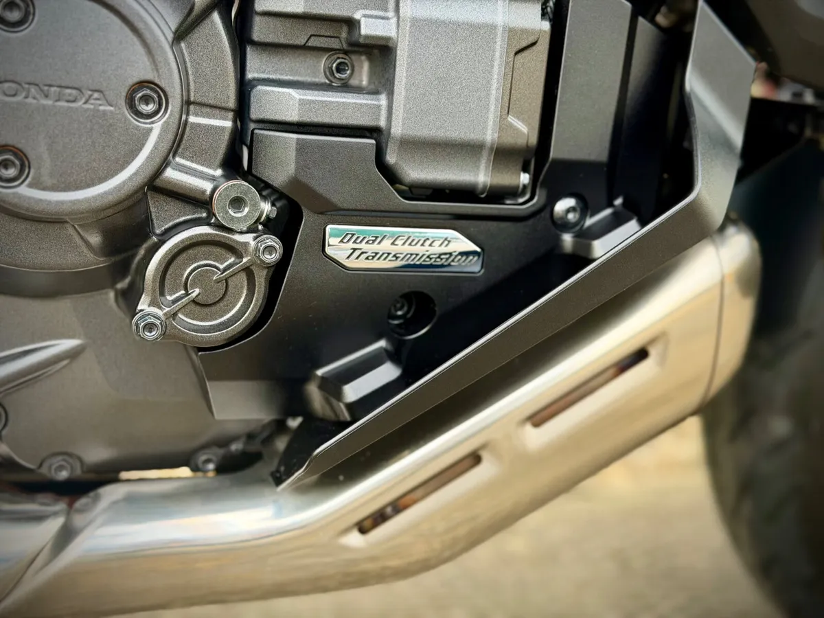 261 Honda NT1100 DCT ES - Image 4