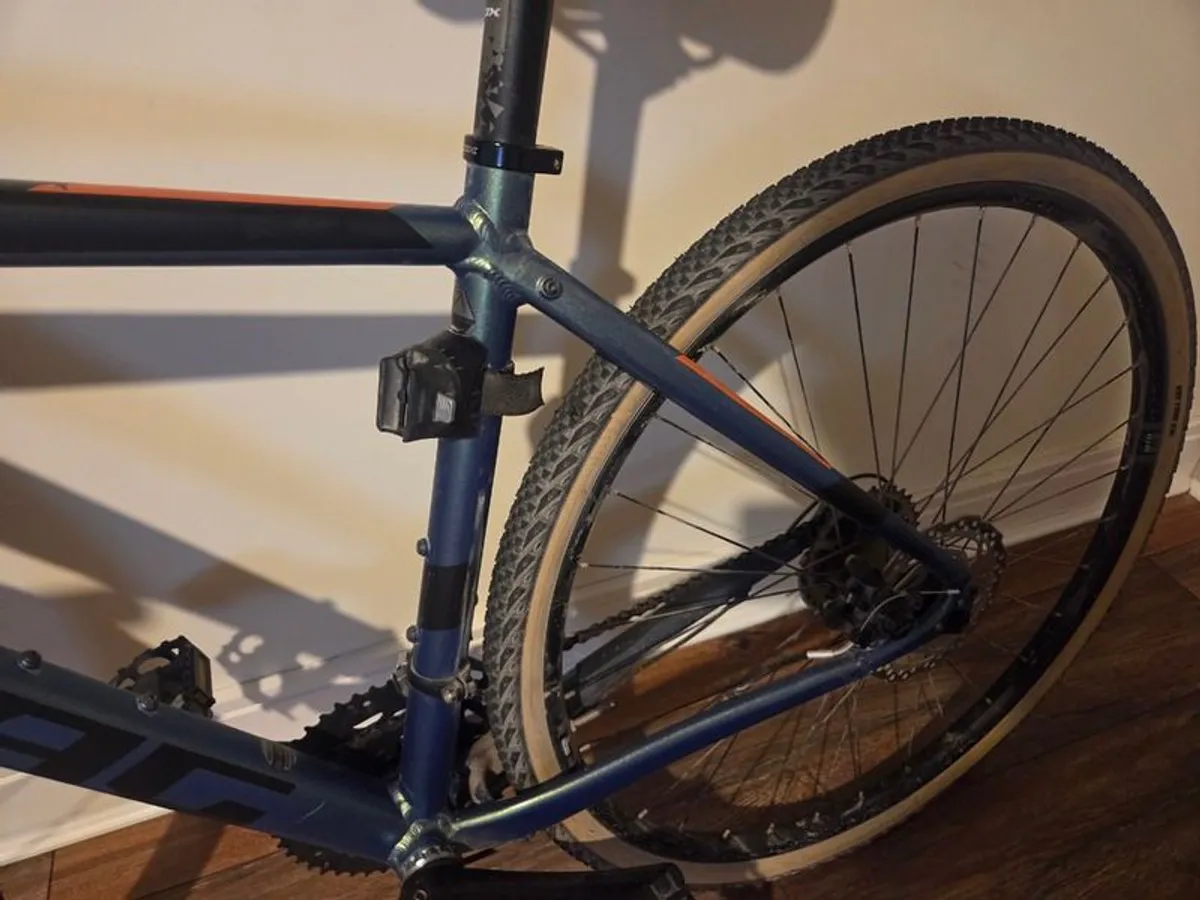 Airtracks Sterrato 5.0 Gravel Bike Excellent Condition - Image 3
