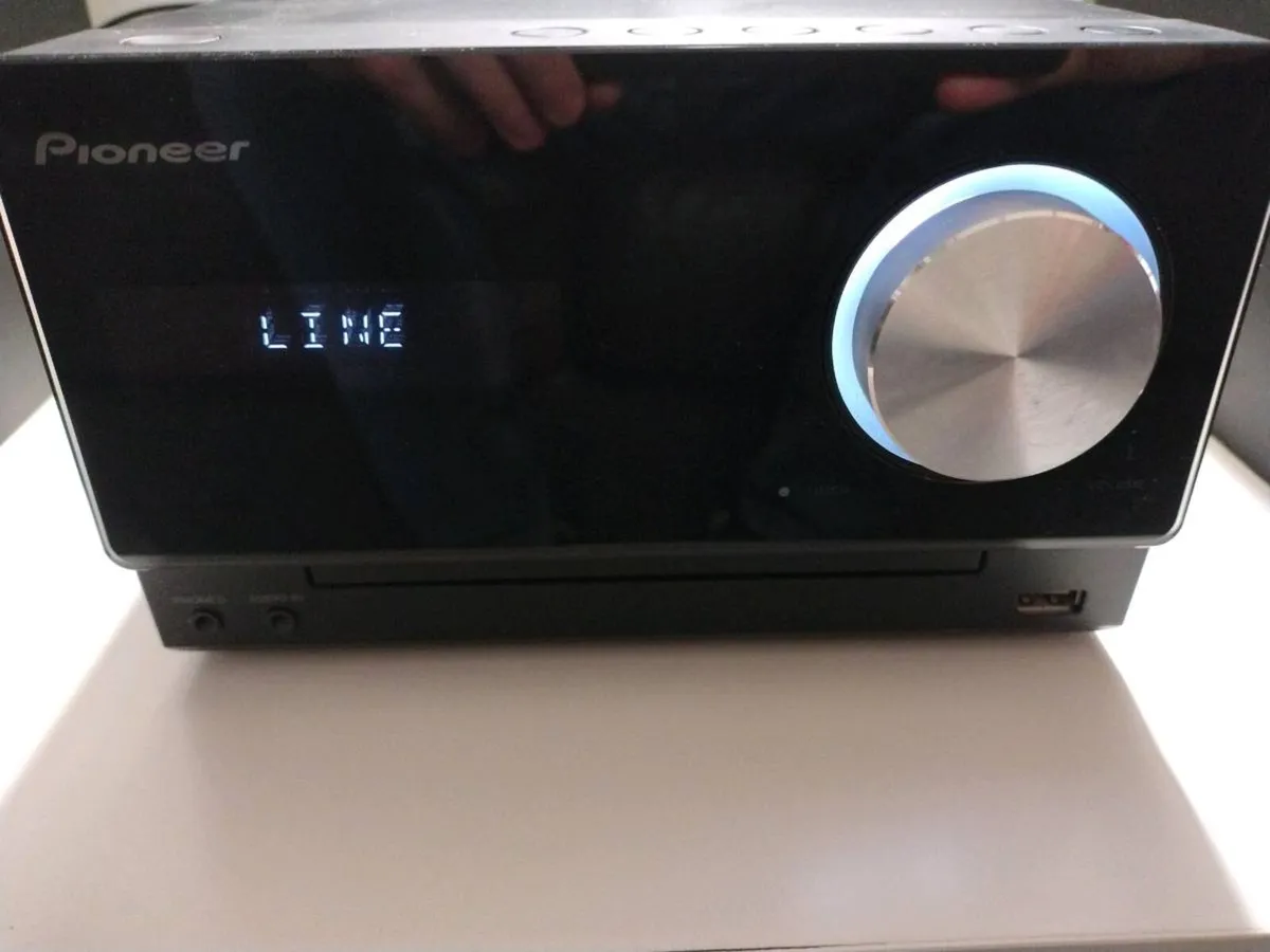 Pioneer stereo system - Image 2
