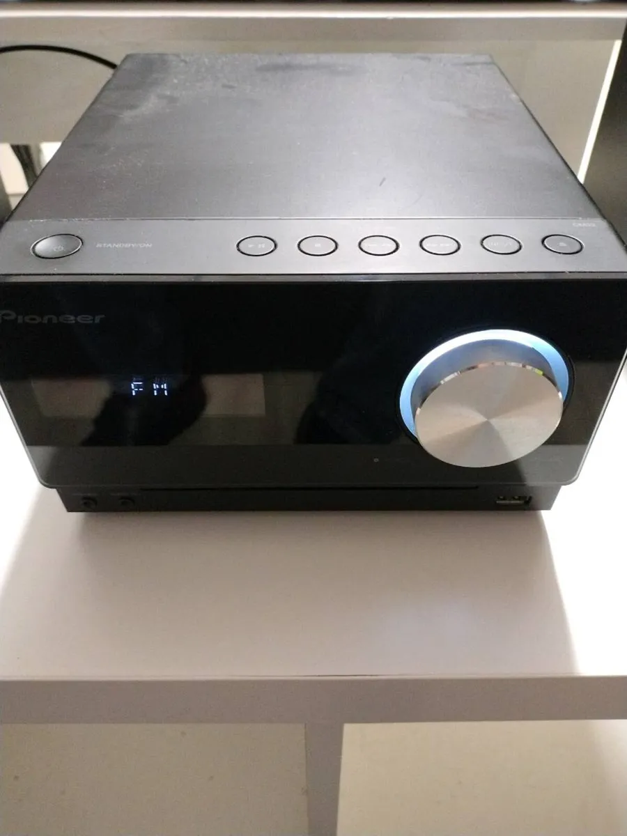 Pioneer stereo system - Image 3