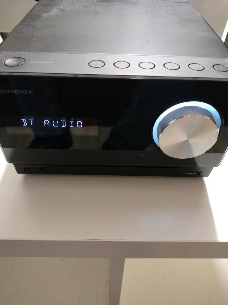 Pioneer stereo system - Image 4