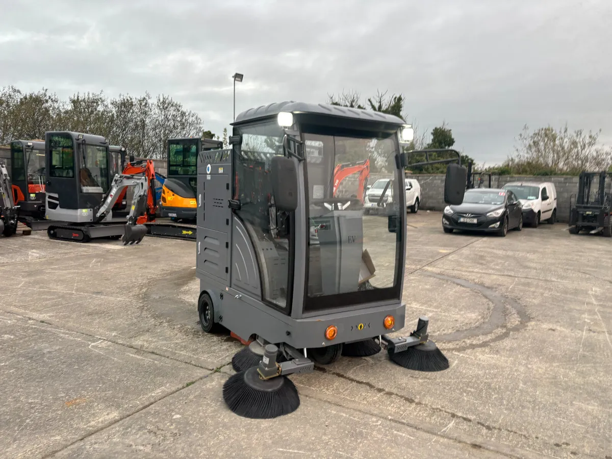 NEW S19 ELECTRIC ROAD SWEEPER - Image 1