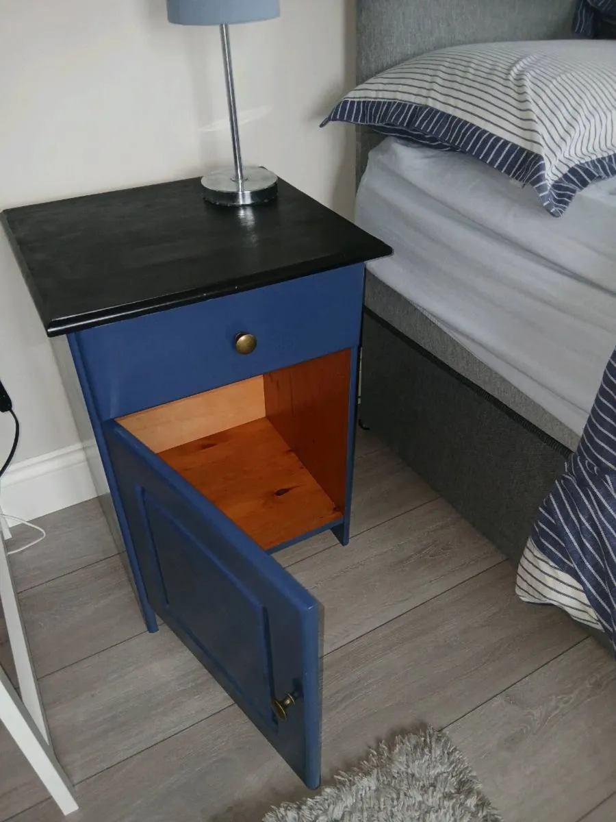 2 x bedside lockers - Image 3