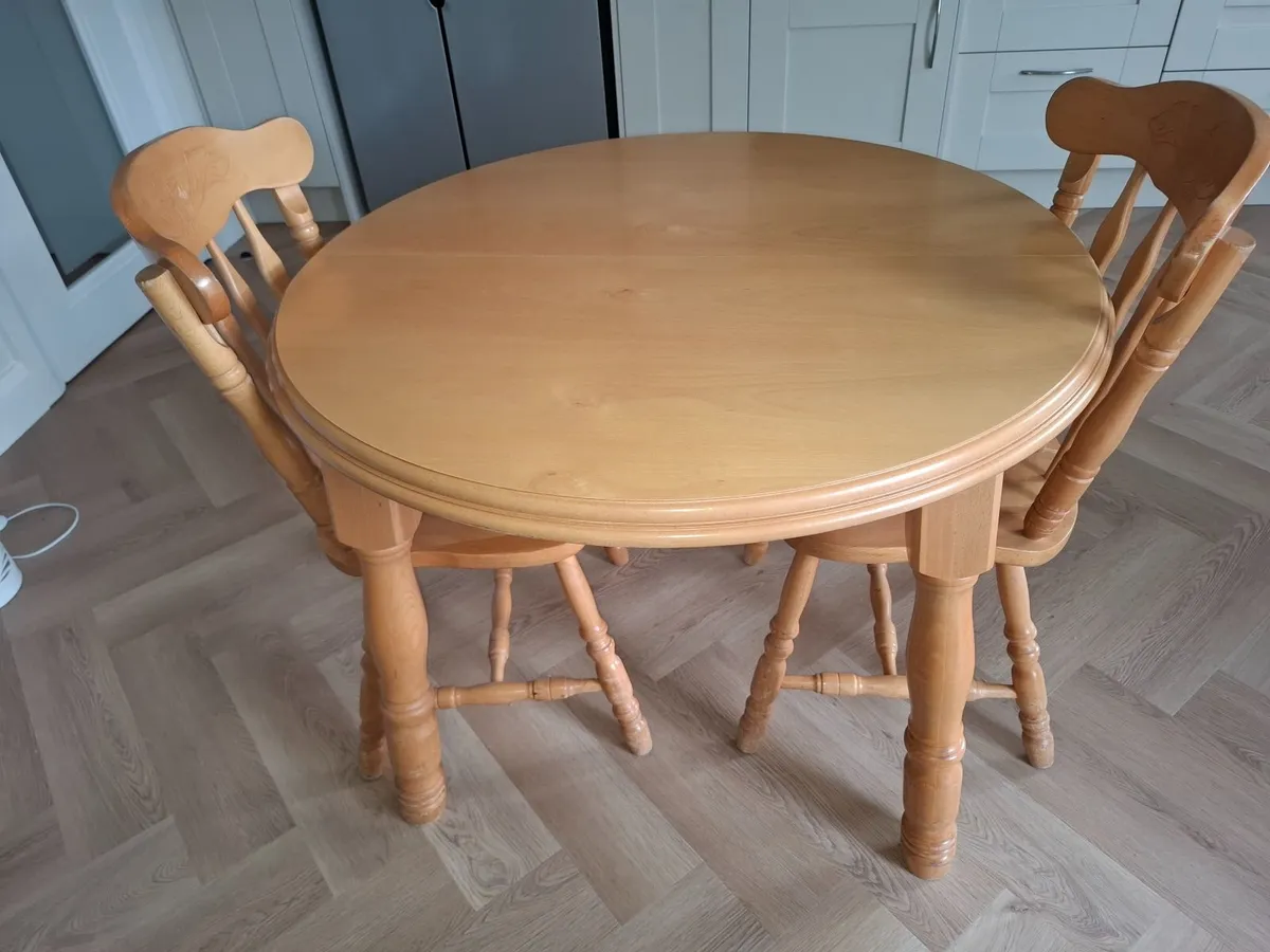 Table and  4 chairs - Image 3