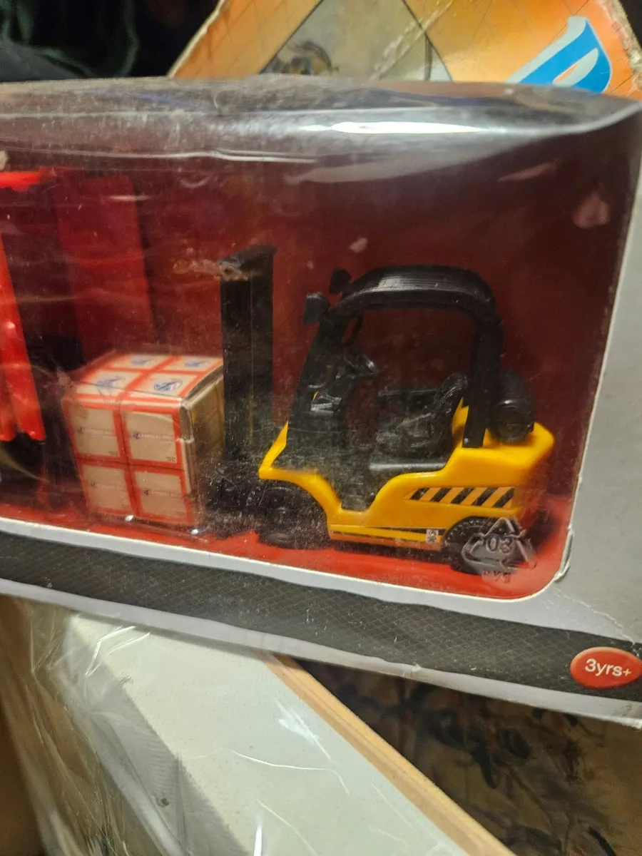Corgi Teamsters Truck and Forklift - Image 4