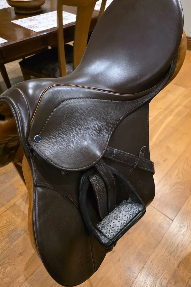 Stubben Siegfried 16" Saddle - Image 3