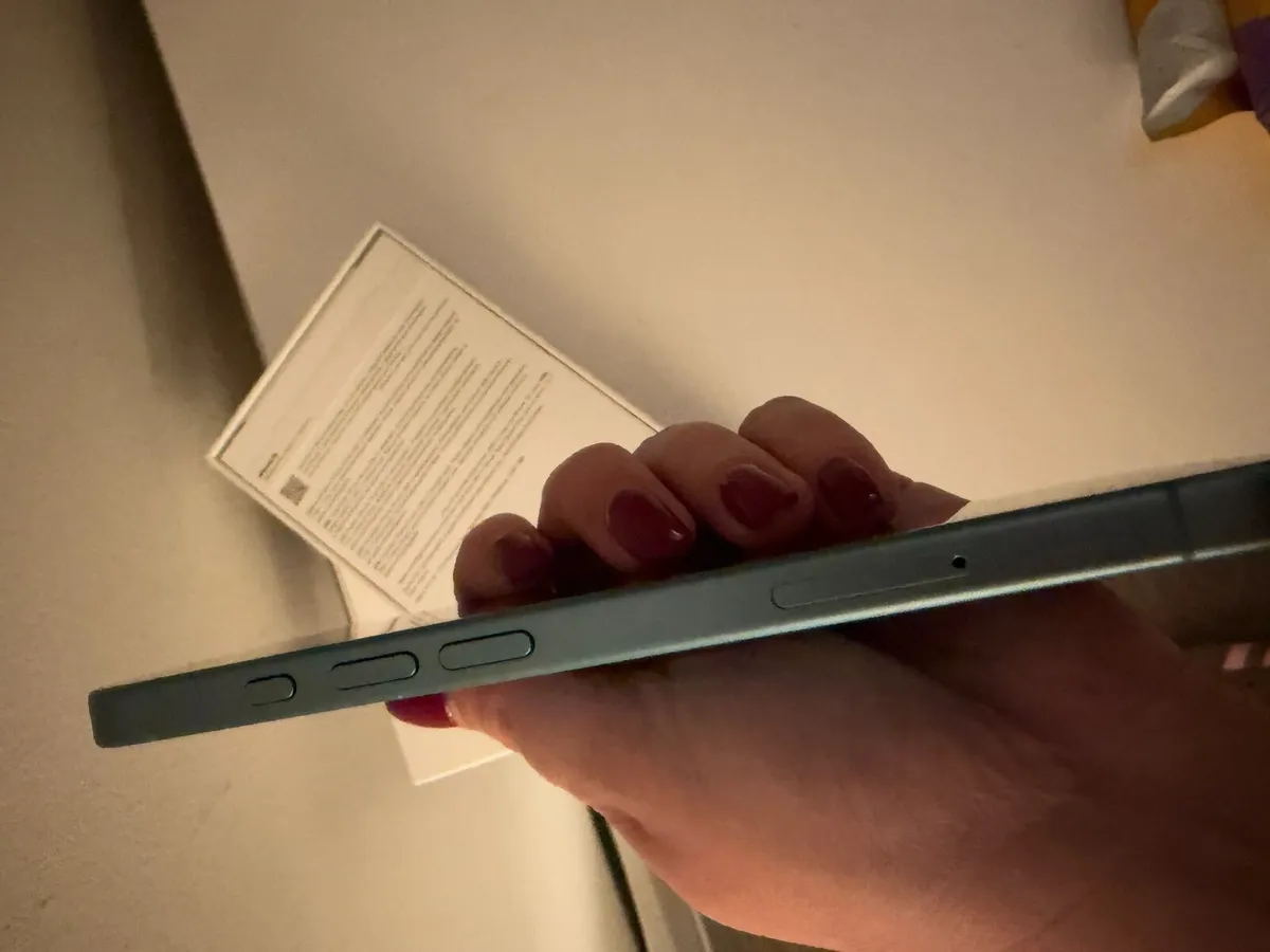 IPhone 16 - Image 3