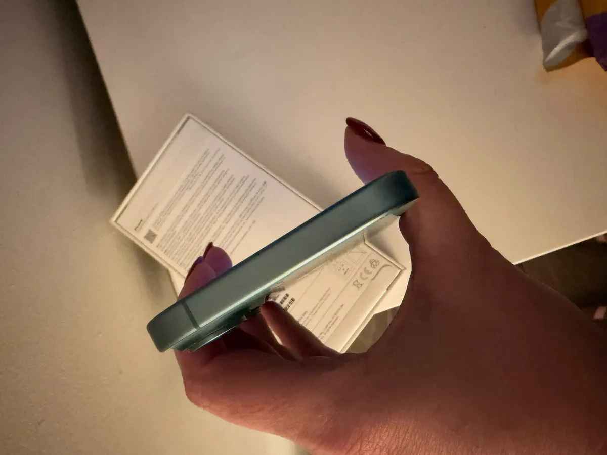 IPhone 16 - Image 4