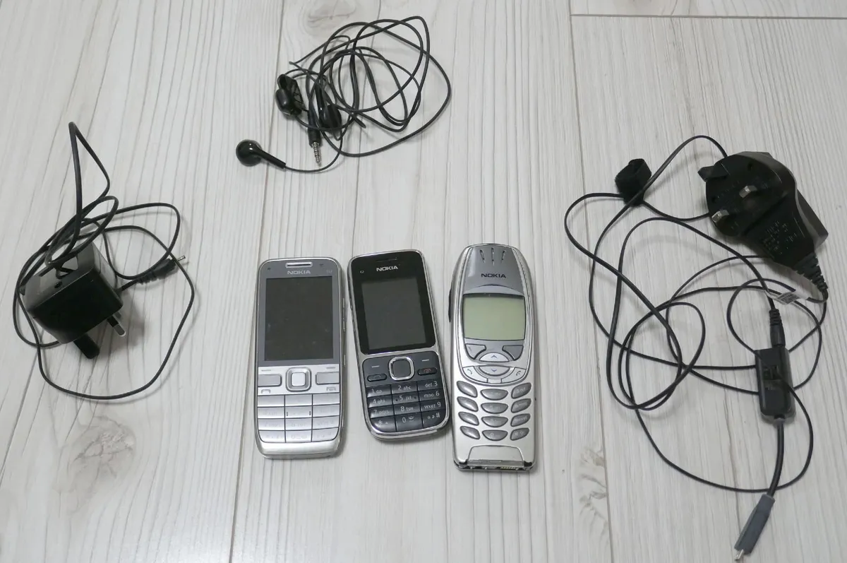 Nokia 6310i C2 E52 - Image 1
