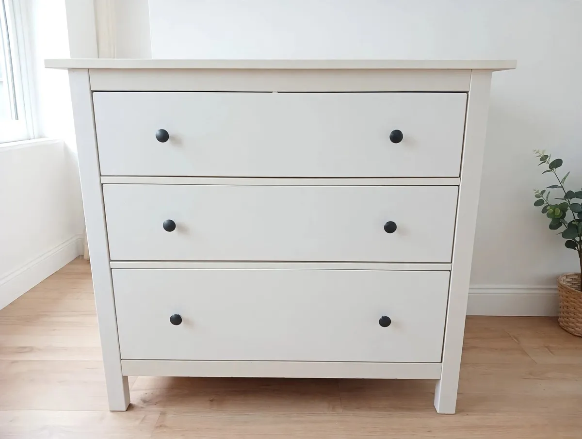 Chest of drawers - Image 1