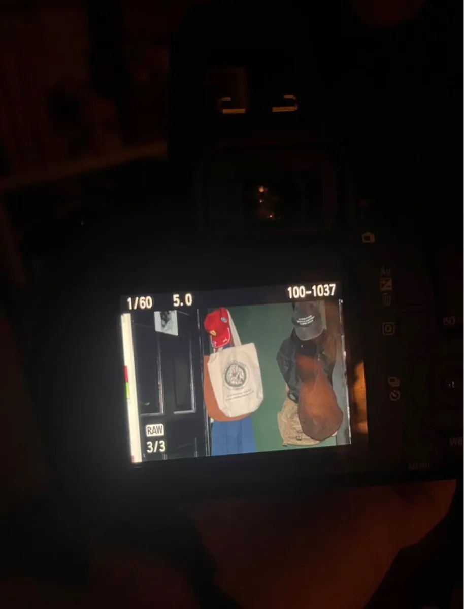Canon EOS4000D camera - Image 1