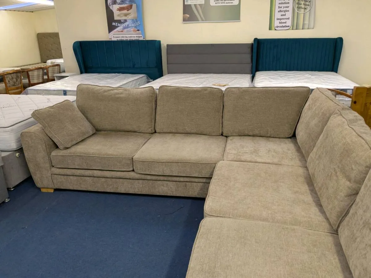corner couch - Image 1