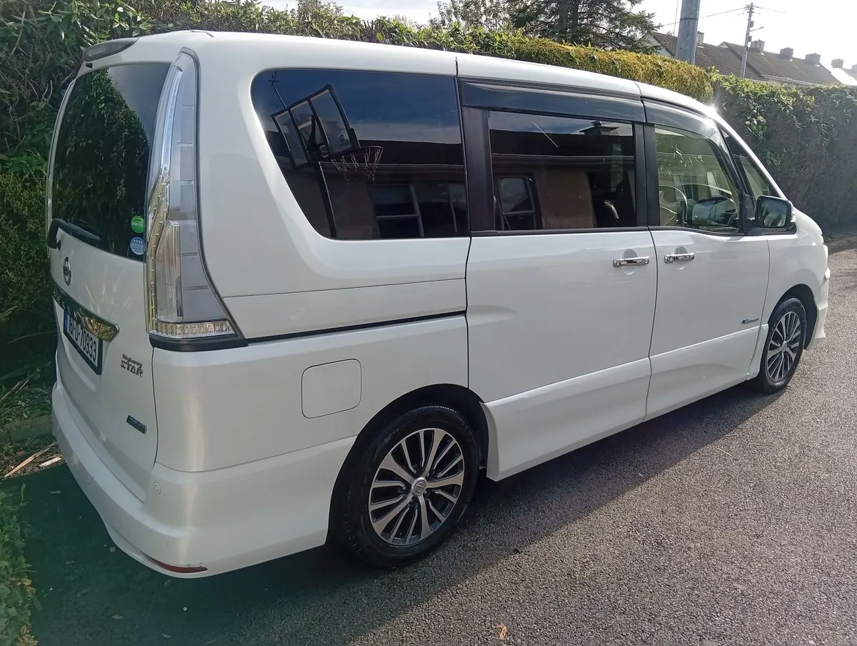 Nissan Serena - Image 4