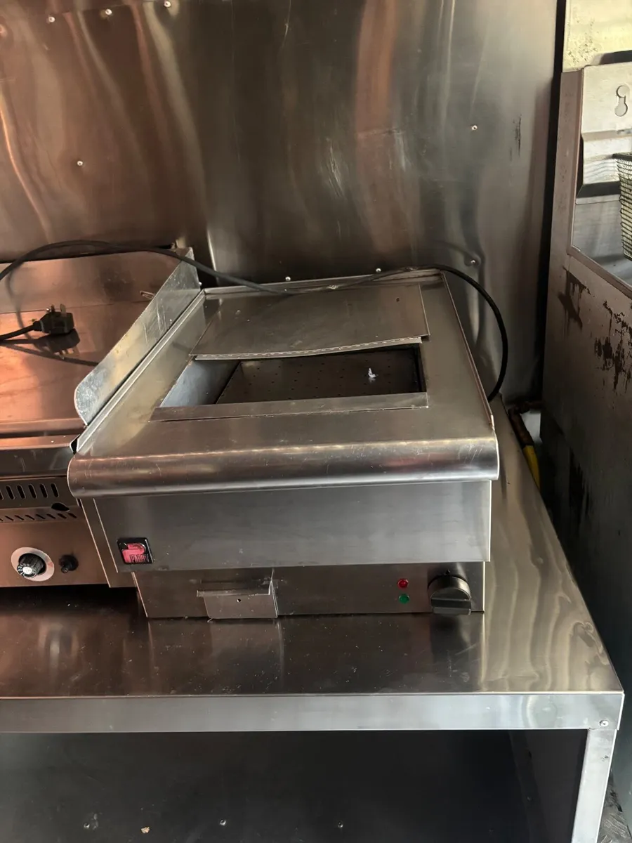 AIRSTREAM STYLE CATERING TRAILER FULL - Image 3