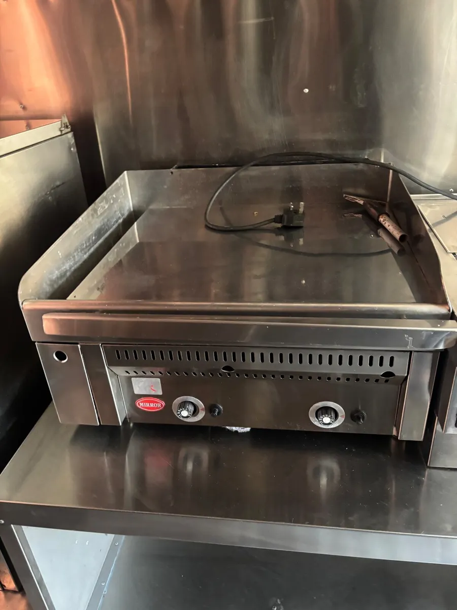 AIRSTREAM STYLE CATERING TRAILER FULL - Image 4