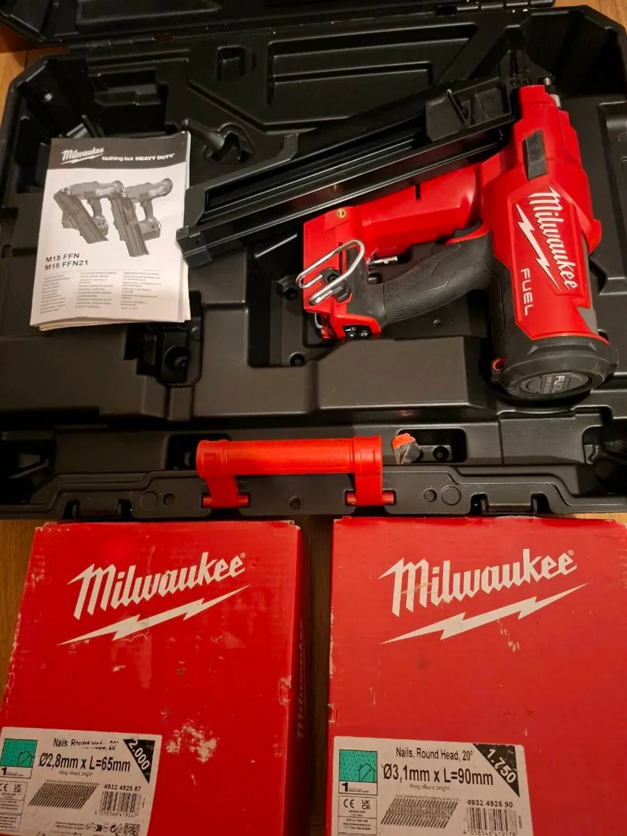 Milwaukee 21 degree framing nailer - Image 1